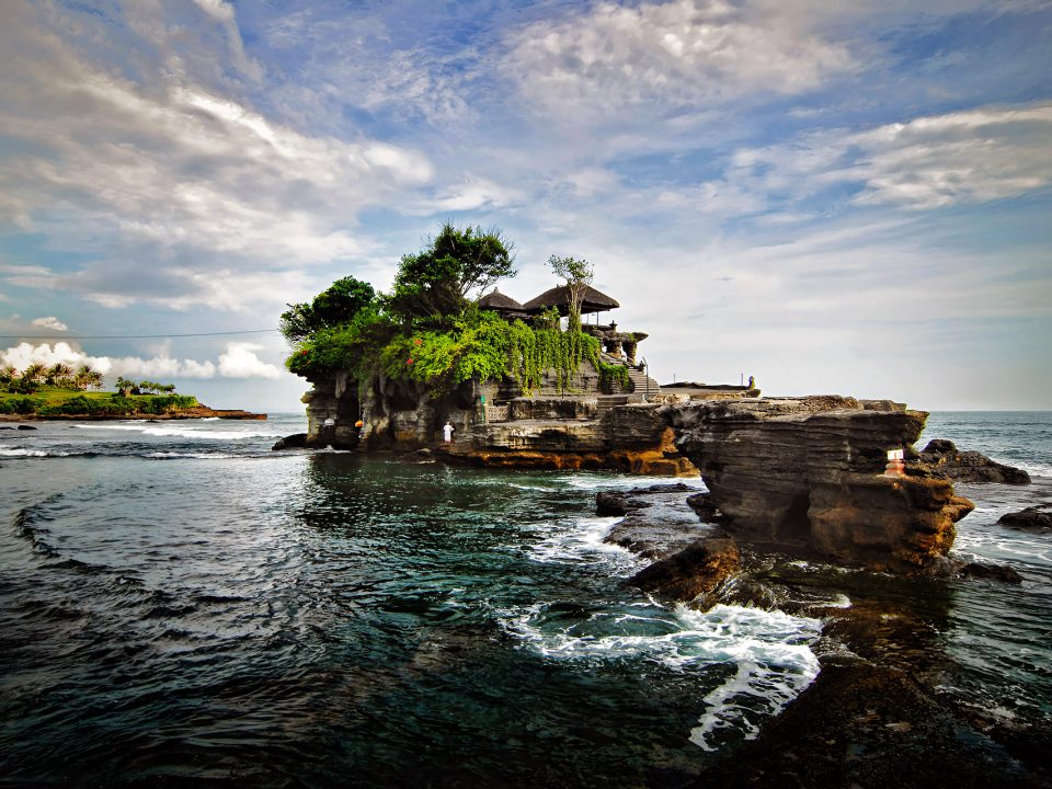 Travel Guide to Tanah Lot Temple: Exploring Bali's Iconic Sea Temple