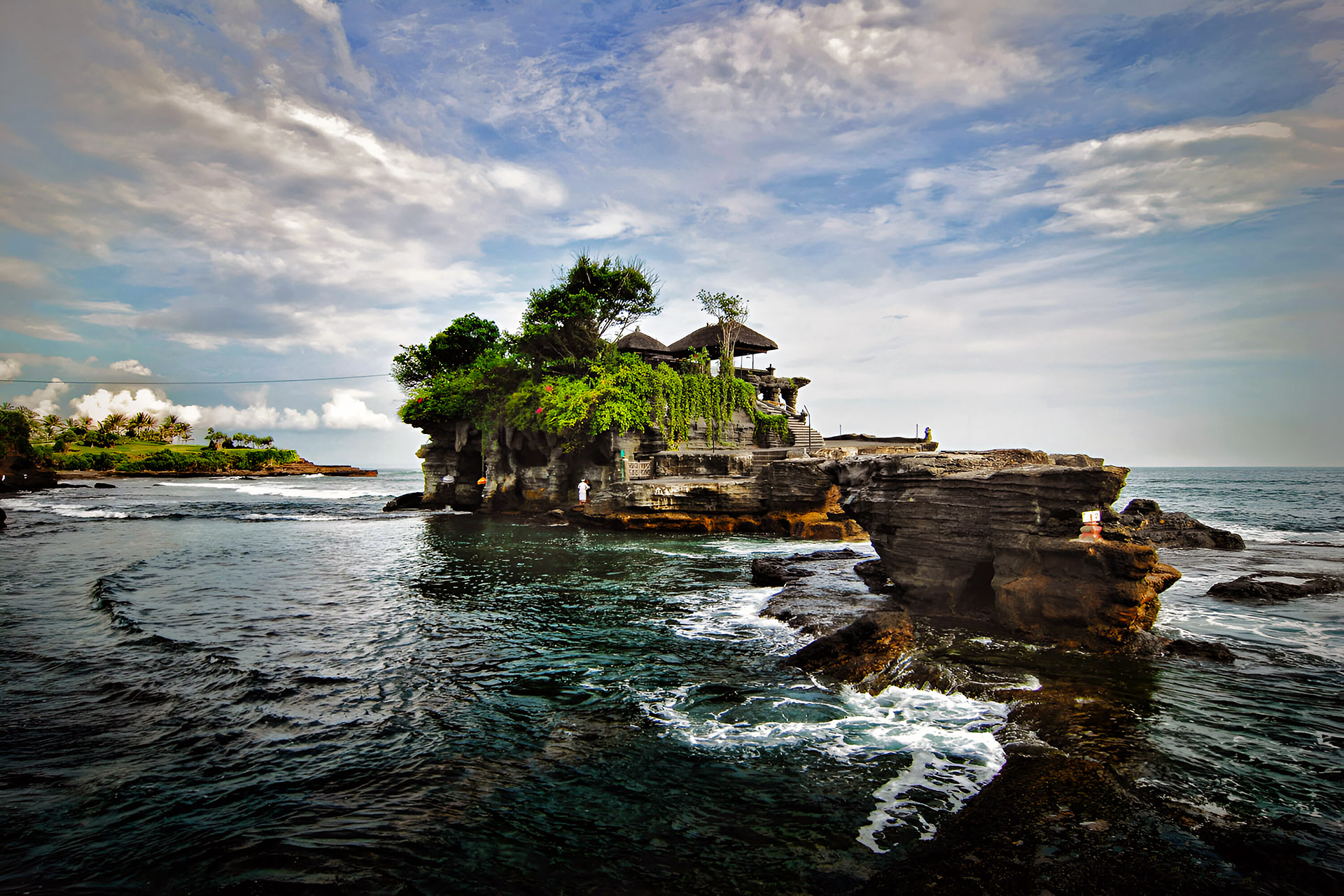 Travel Guide to Tanah Lot Temple: Exploring Bali's Iconic Sea Temple