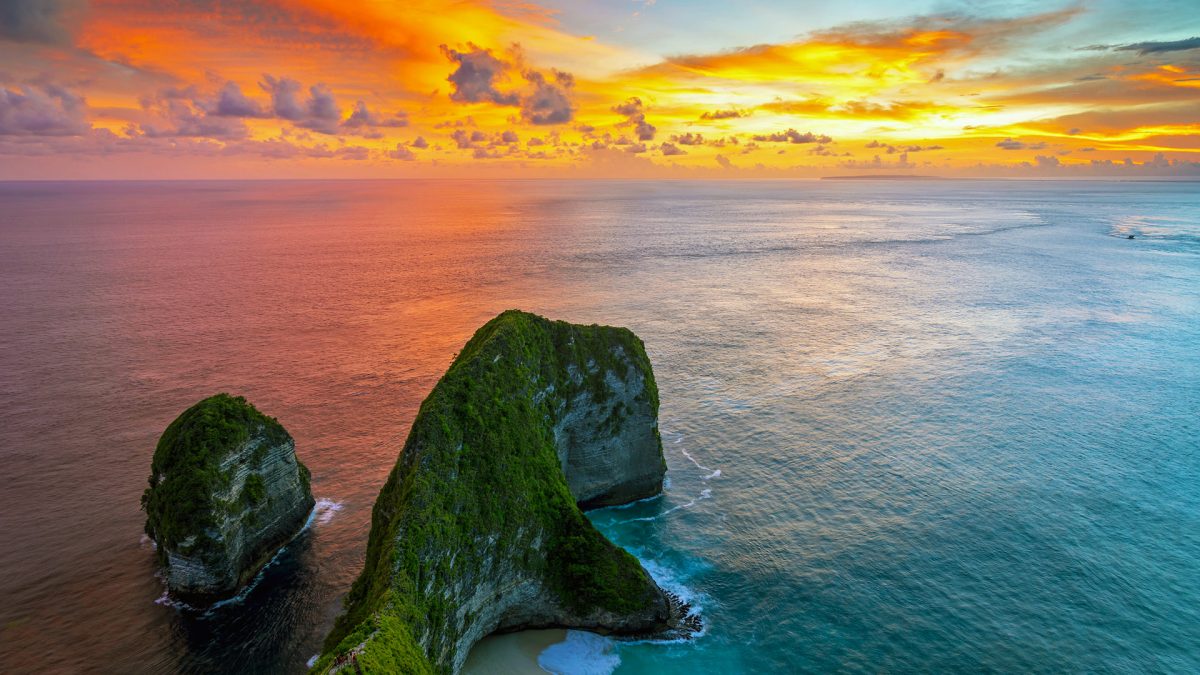 Best Sunset Spots in Nusa Penida for Overnight Travelers - Kelingking Beach