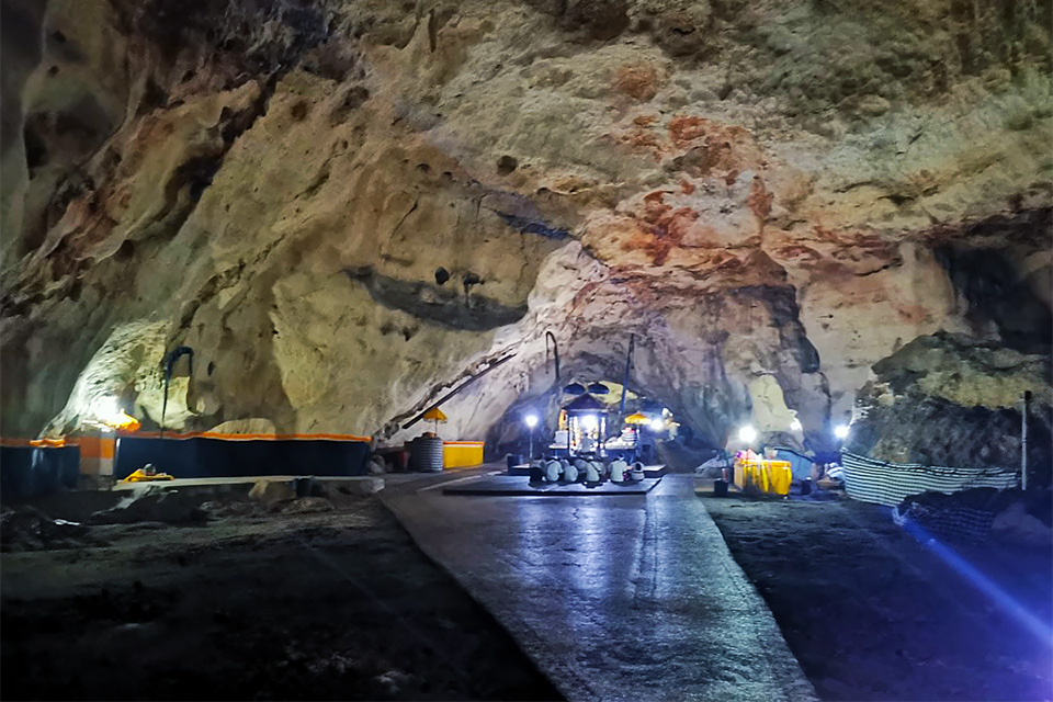 Goa Giri Putri - Cave Temple in Nusa Penida Bali