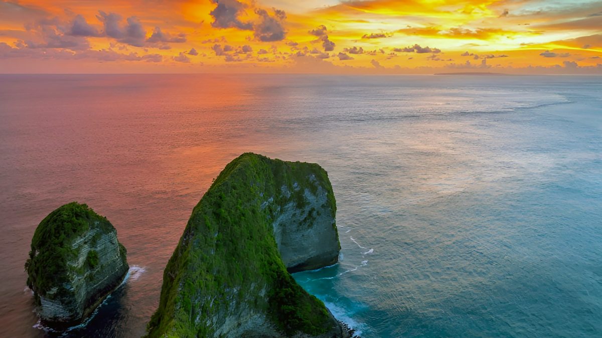 Stay Overnight in Nusa Penida - Enjoy Sunset at Kelingking Beach