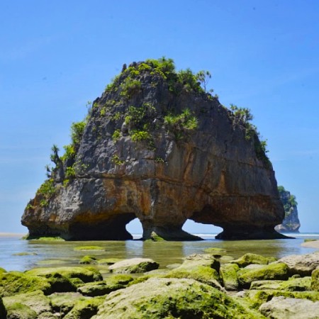 Sumba Travel Guide to Explore Watu Malandong Beach