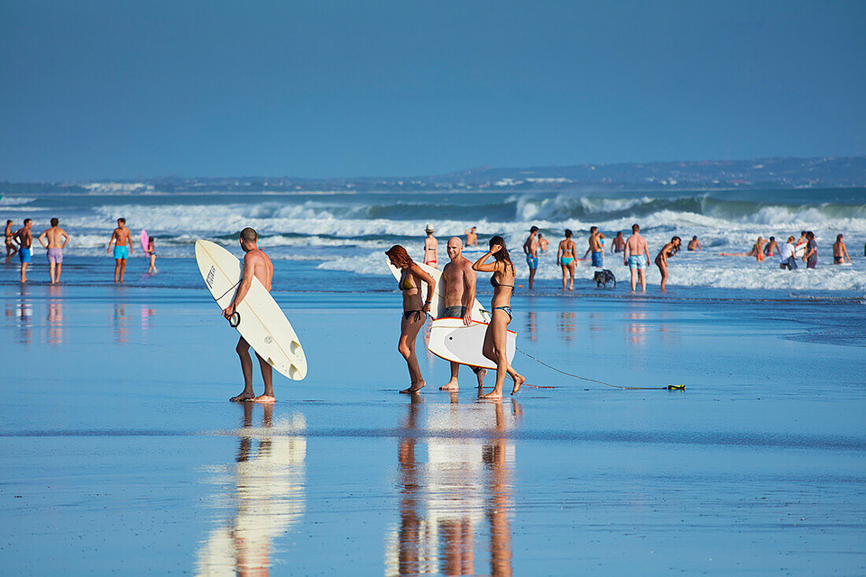 Sydney Travellers in Canggu Surfing and Cafe Scene