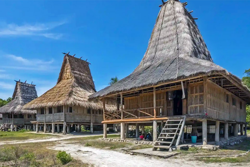 Staying at Sumba Local House - Praiyawang Traditional Village