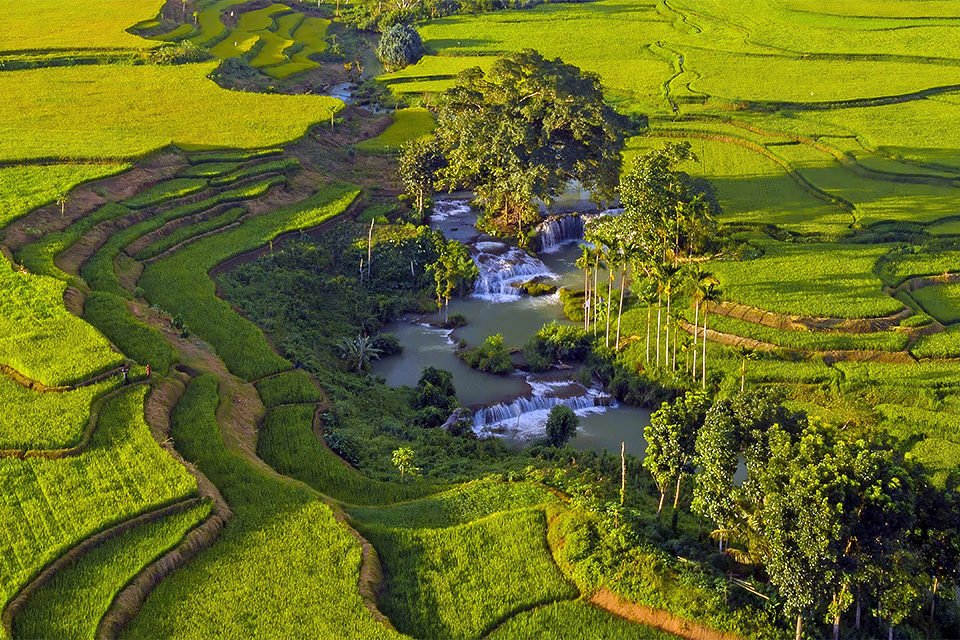 Book 3-Day West Sumba Tour Visiting Waikelo Sawah