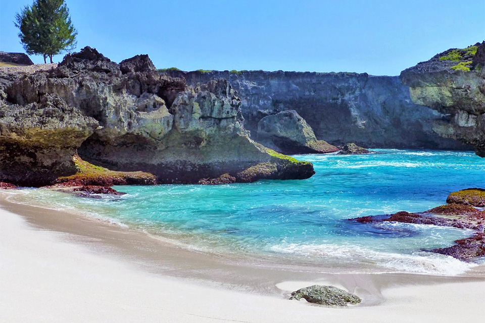 Book Sumba 3-Day Tour Online Confidently to Visit Mandorak Beach