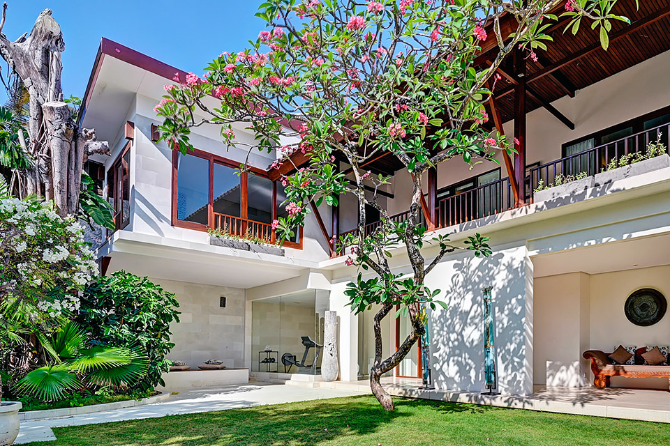 Luxury Villa in Seminyak with Private Pool | Casa Evaliza | The Luxurious Master Suite Pavilion