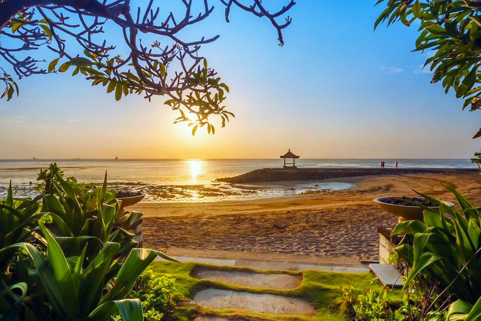 Sydney to Bali Flight Time - Waking Up to a Sunny Morning in Sanur Beach