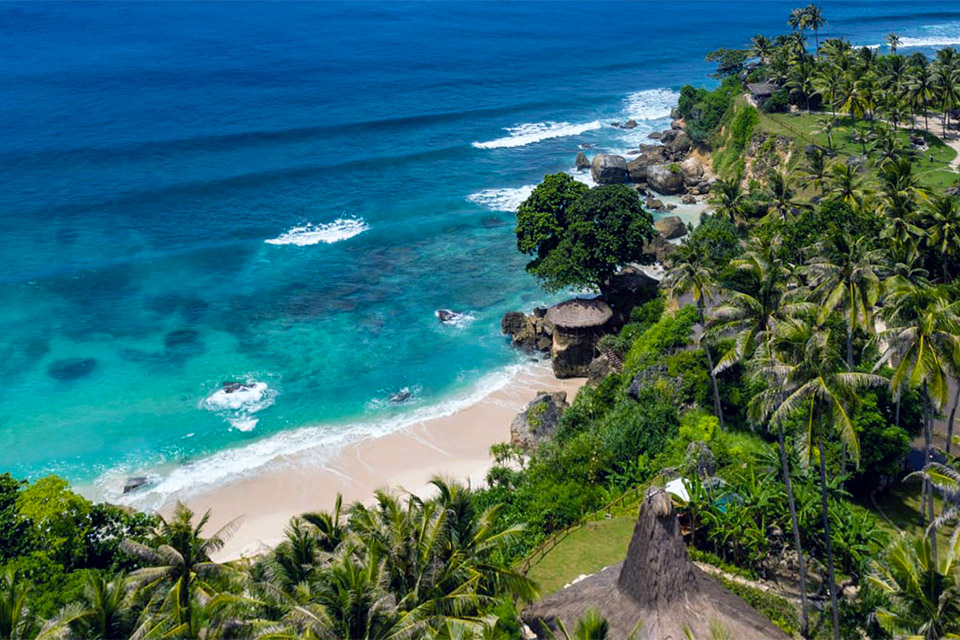 Tambolaka vs Waingapu Airport
