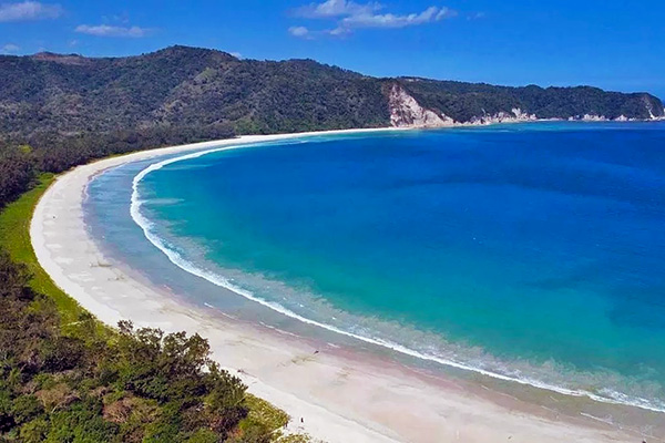 Sumba Overland Tour | Tarimbang Beach East Sumba