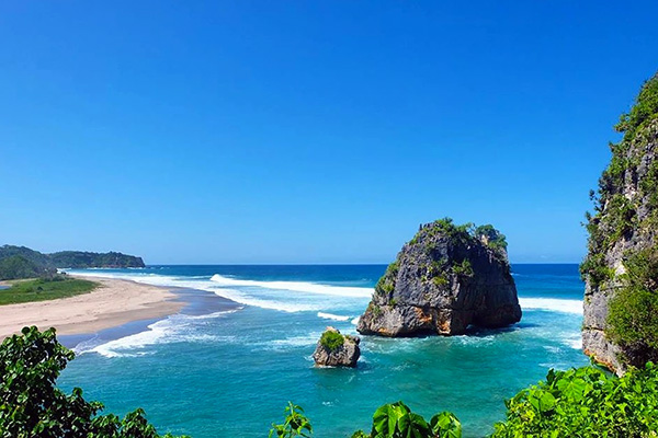 Sumba Waterfall Tour | Watu Malandong Beach CWest Sumba