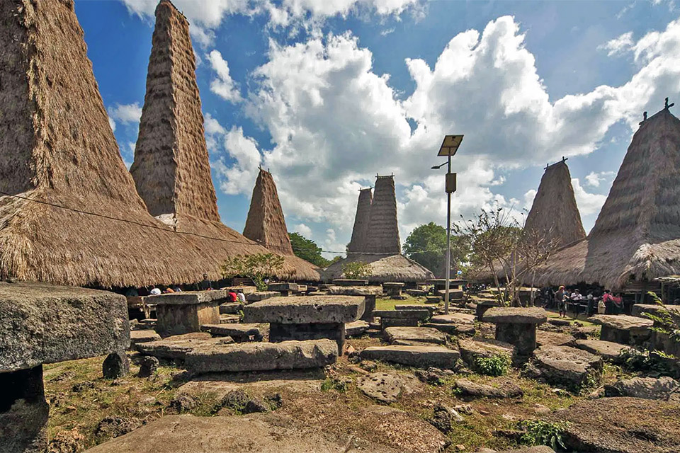 West Sumba Traditional Village Tour | Ratenggaro