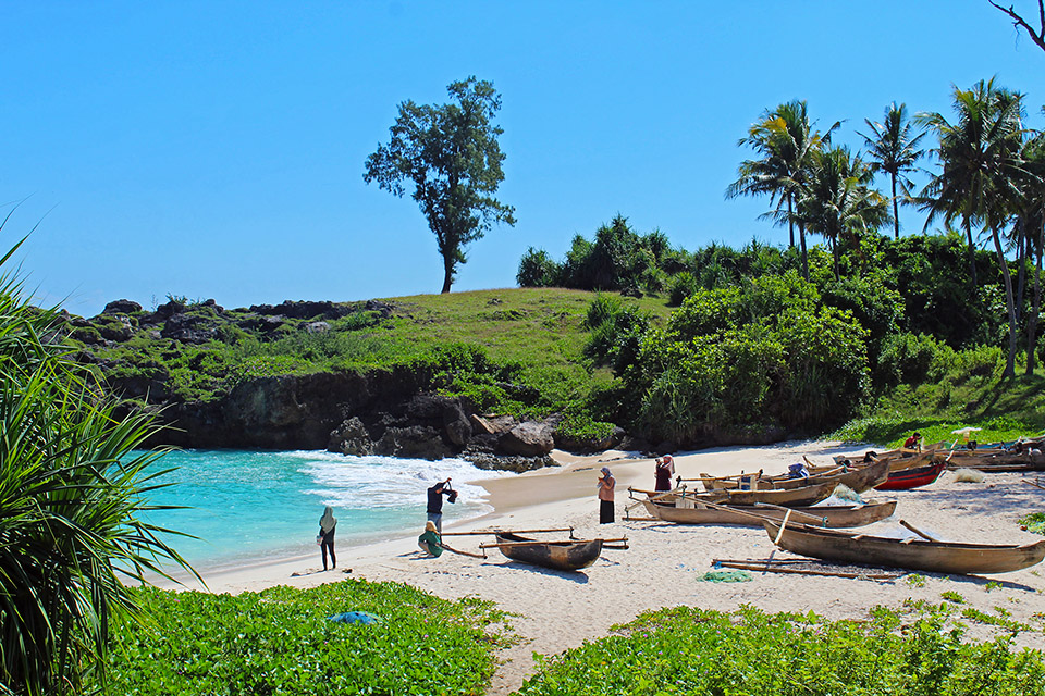 Mandorak Beach Travel Guide Tourists Taking Photograph