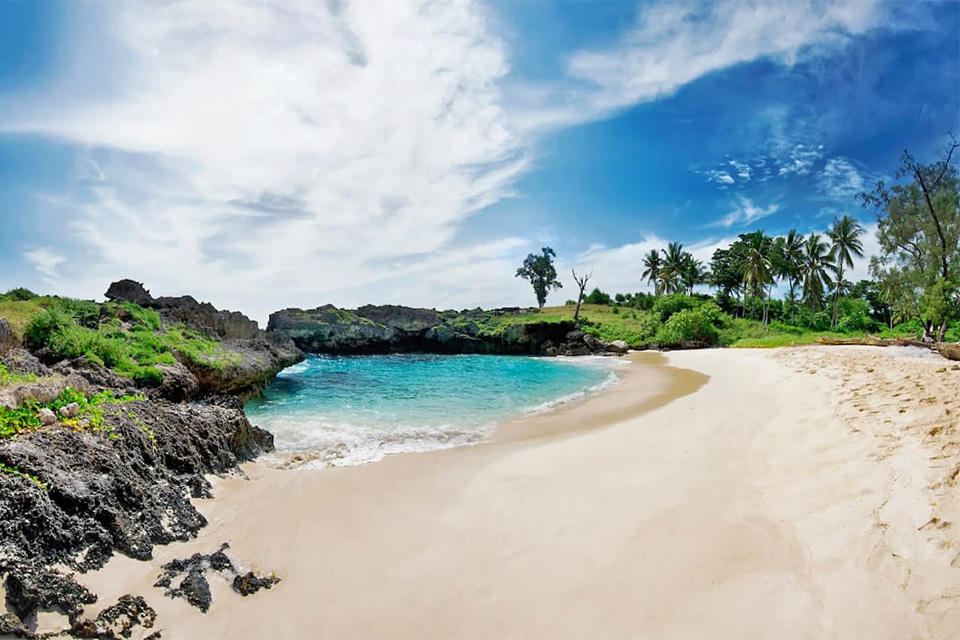 Mandorak Beach Visitors Guide to West Sumba White Sand