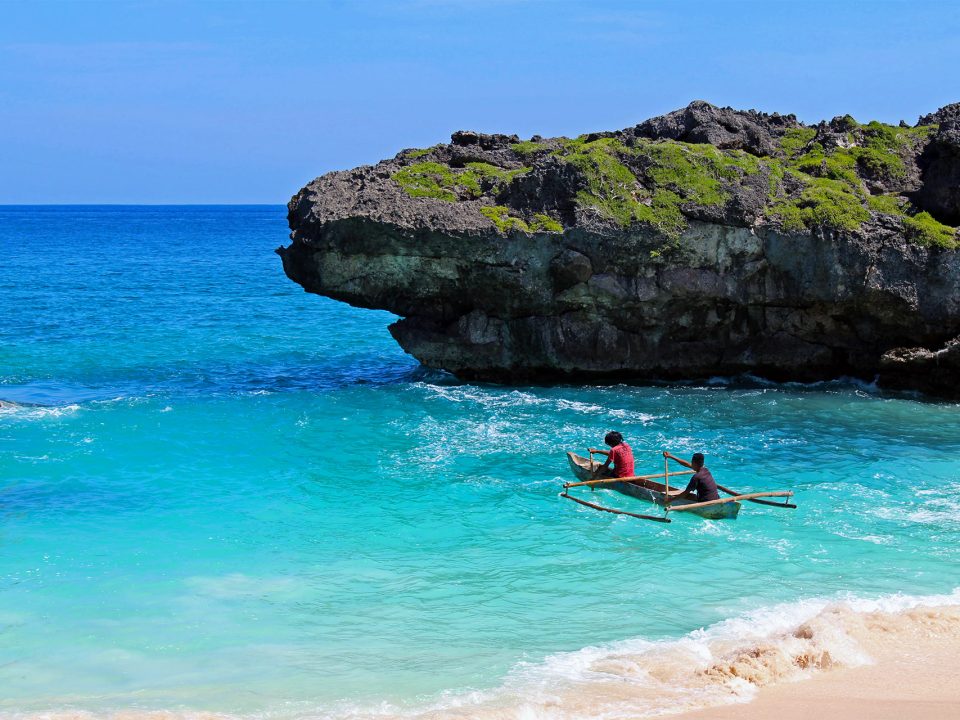 Mandorak Visitors Guide to Sumba Beach on the East Coast - Fishermen Going Off the Shore