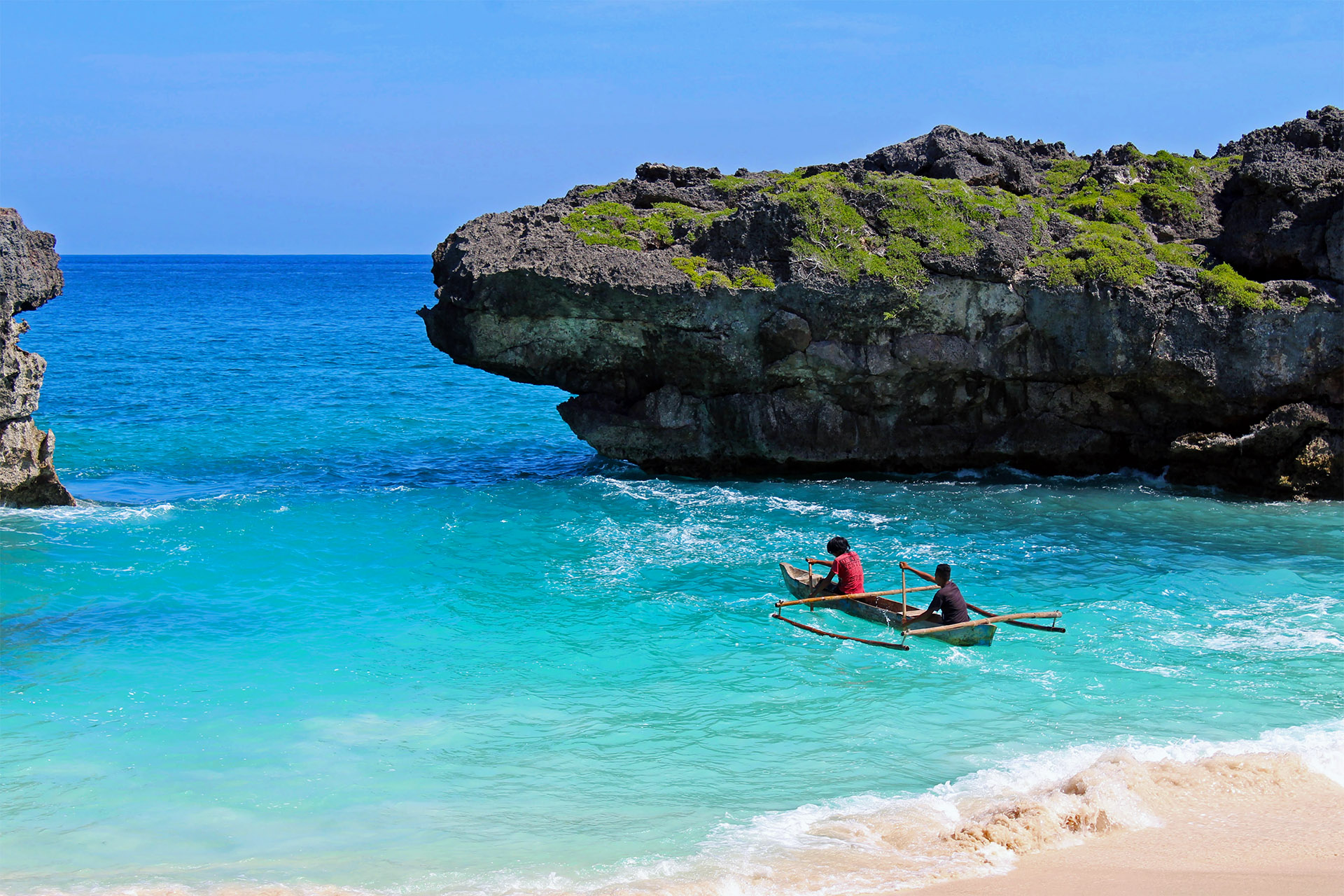 Mandorak Visitors Guide to Sumba Beach on the East Coast - Fishermen Going Off the Shore