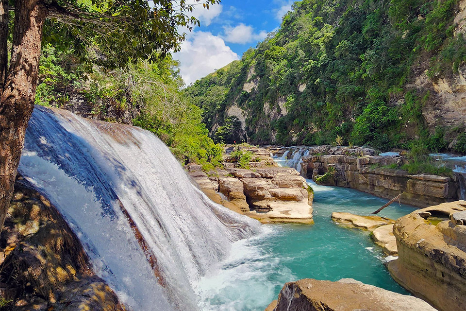 Visiting Tanggedu Waterfall in East Sumba