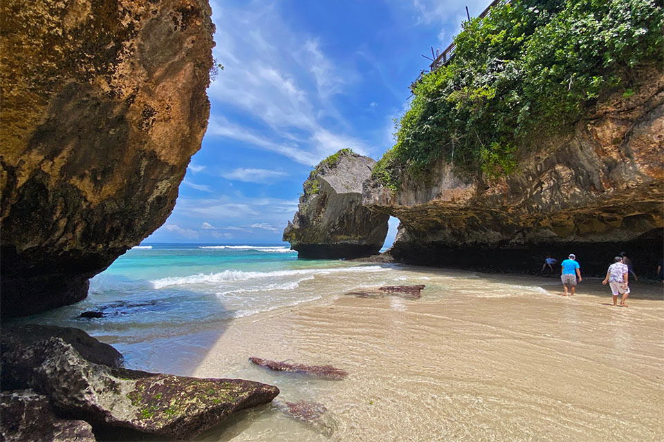 Bali Travel Guide Exploring Best Beaches in Uluwatu