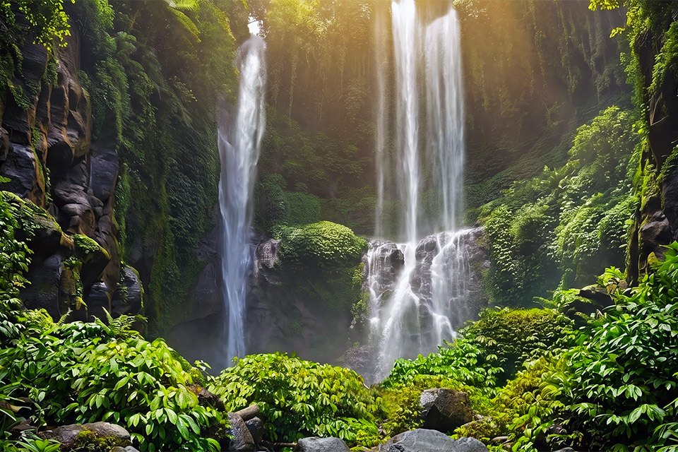 North Bali Travel Guide - Tour Exploring Sekumpul Waterfall
