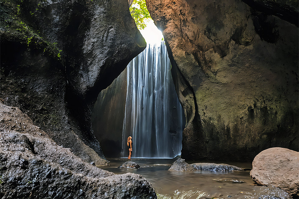 Tour Package Visiting Tukad Cepung Waterfall